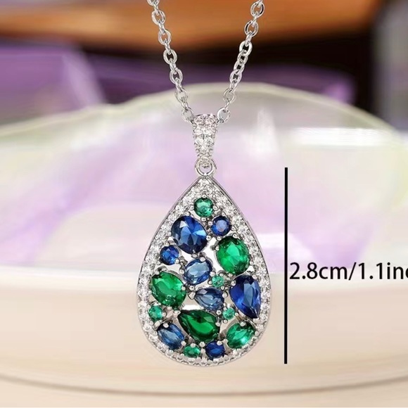 - Emerald and Blue Sapphire Necklace - Picture 4 of 8